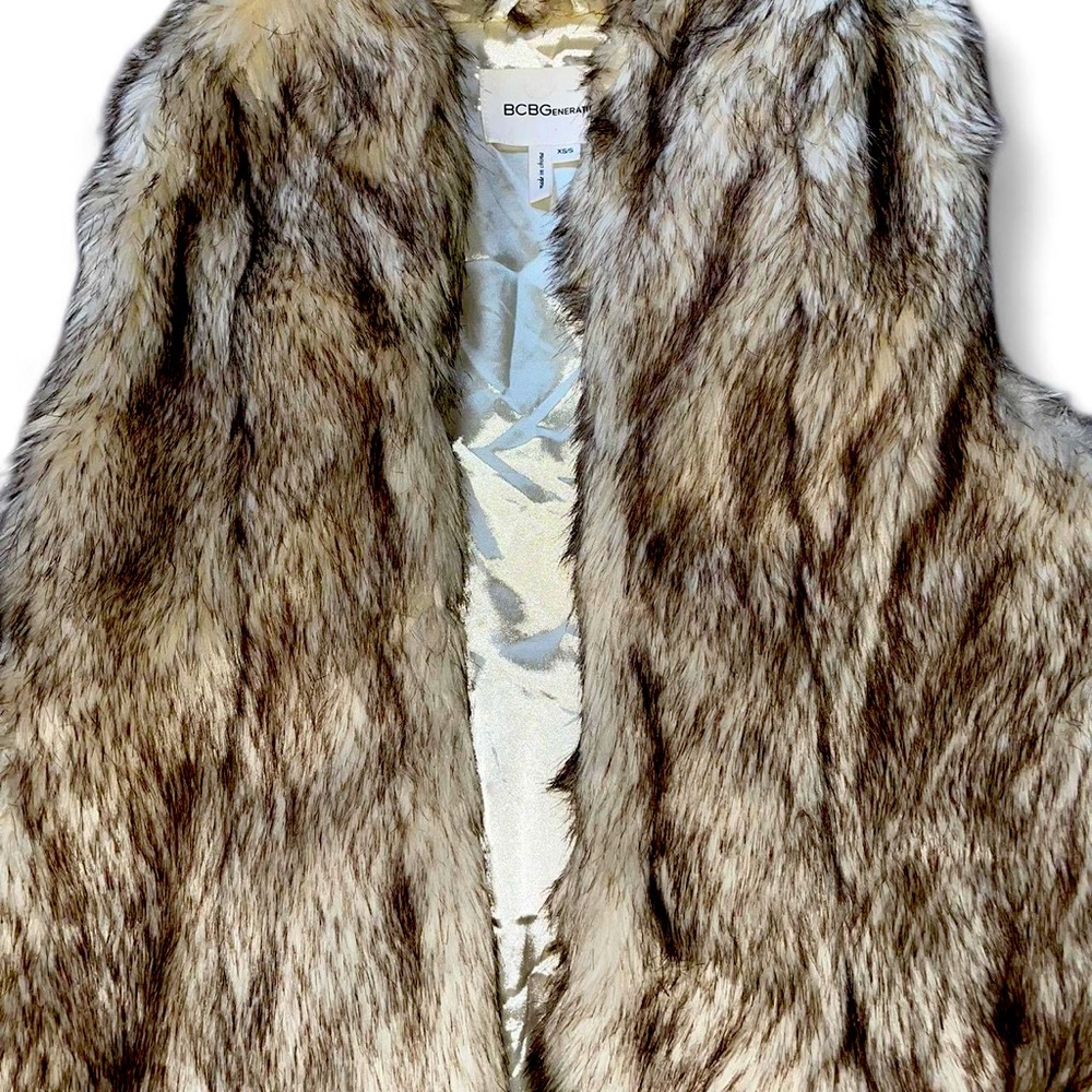 BCBGeneration Gray Faux Fur Vest Luxurious Open Front